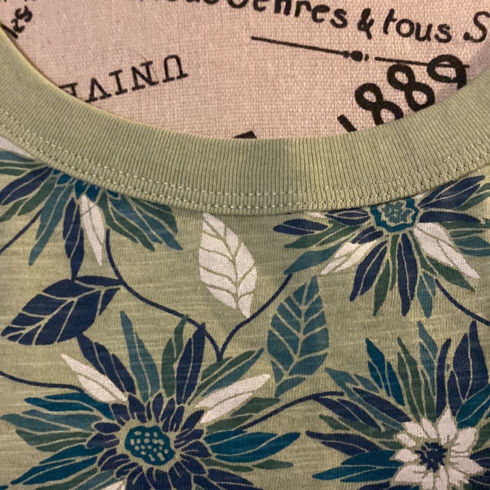 Top - Picture 2 of 4